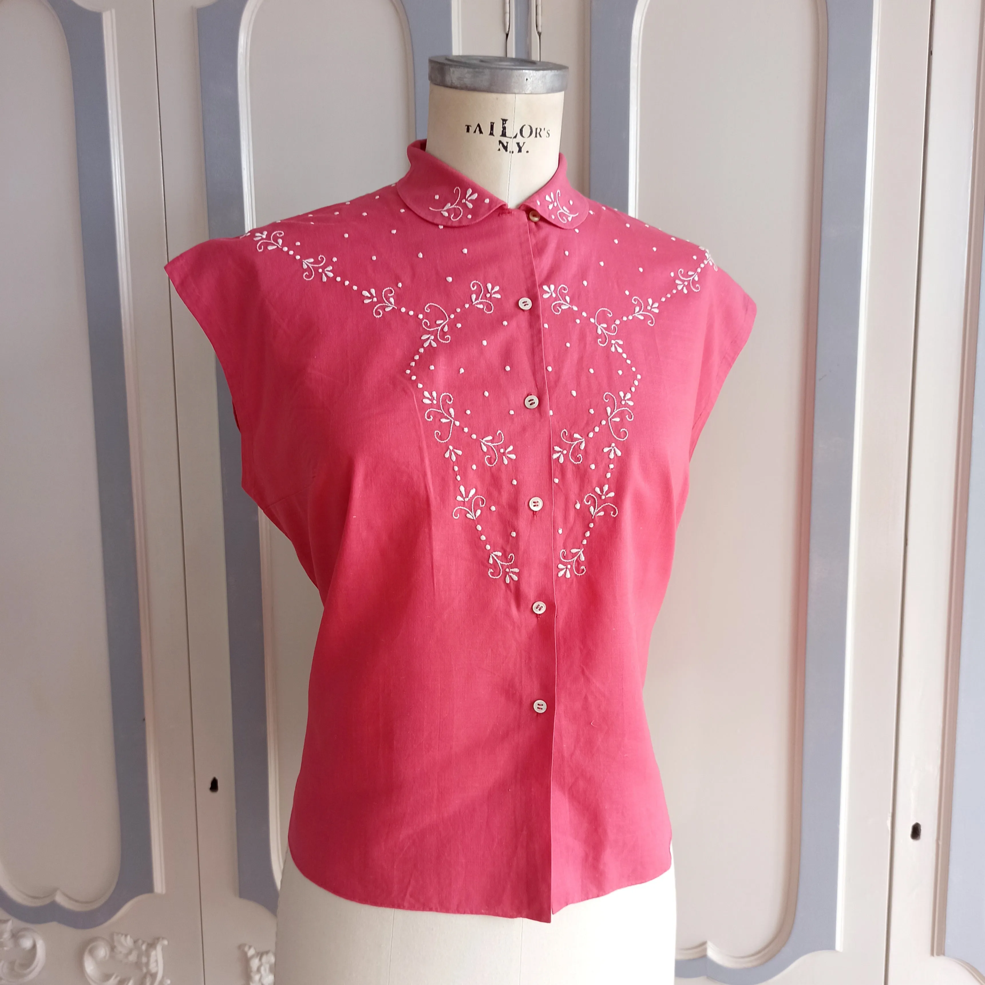 1940s - Gorgeous Embroidery Magenta Blouse