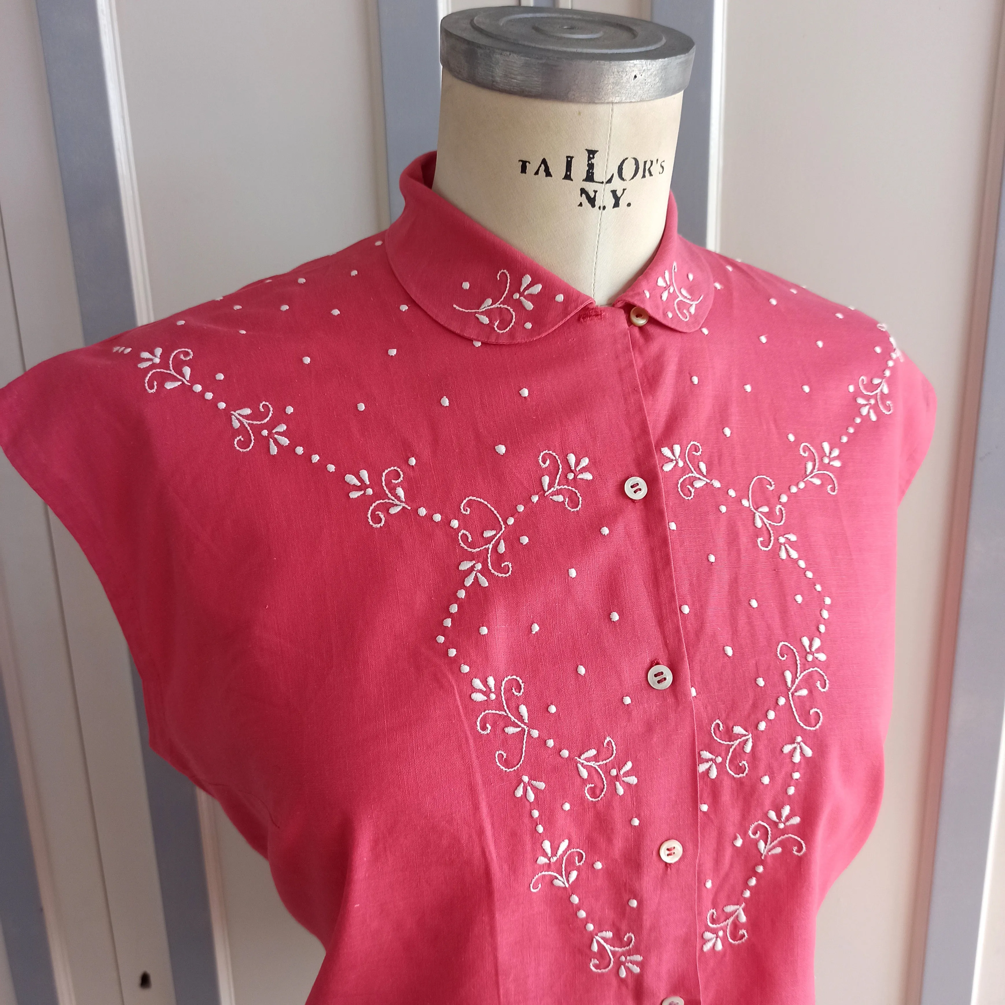 1940s - Gorgeous Embroidery Magenta Blouse
