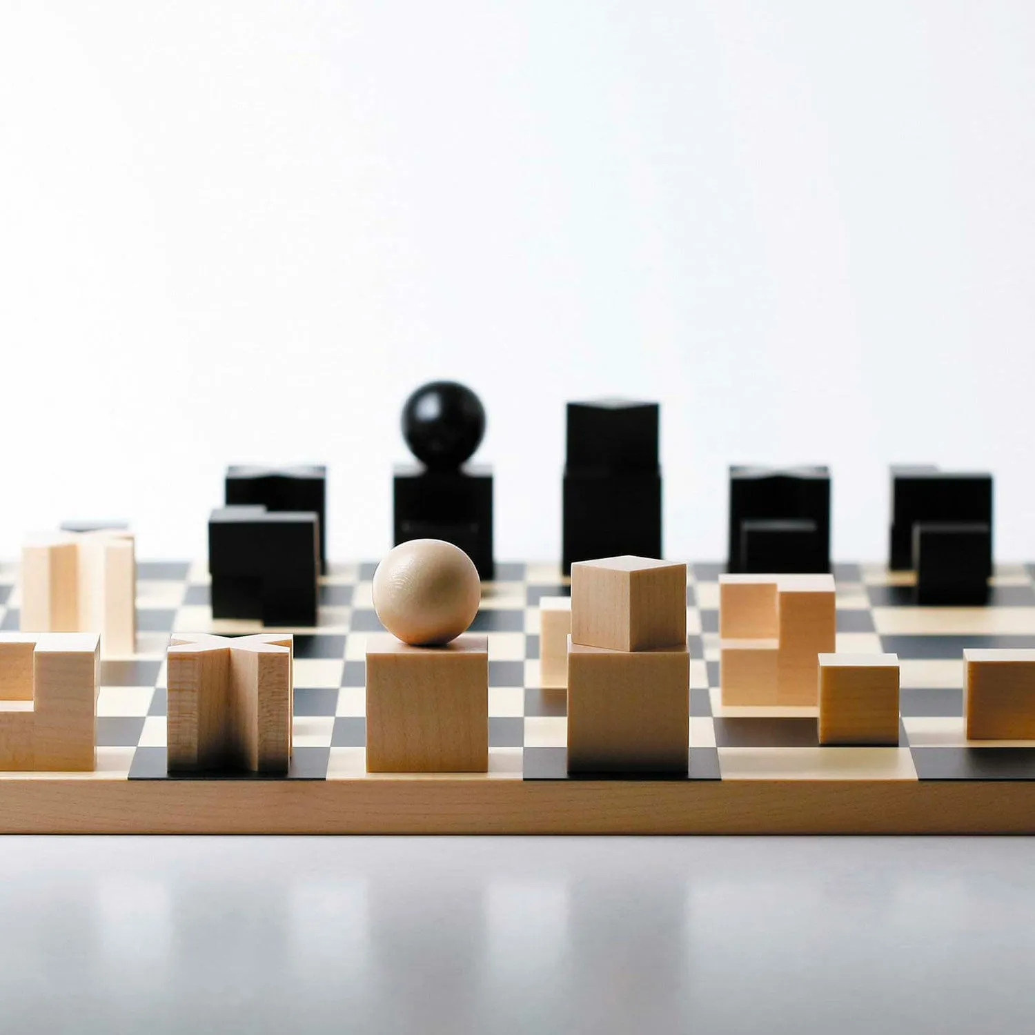 naef | bauhaus chess set   board