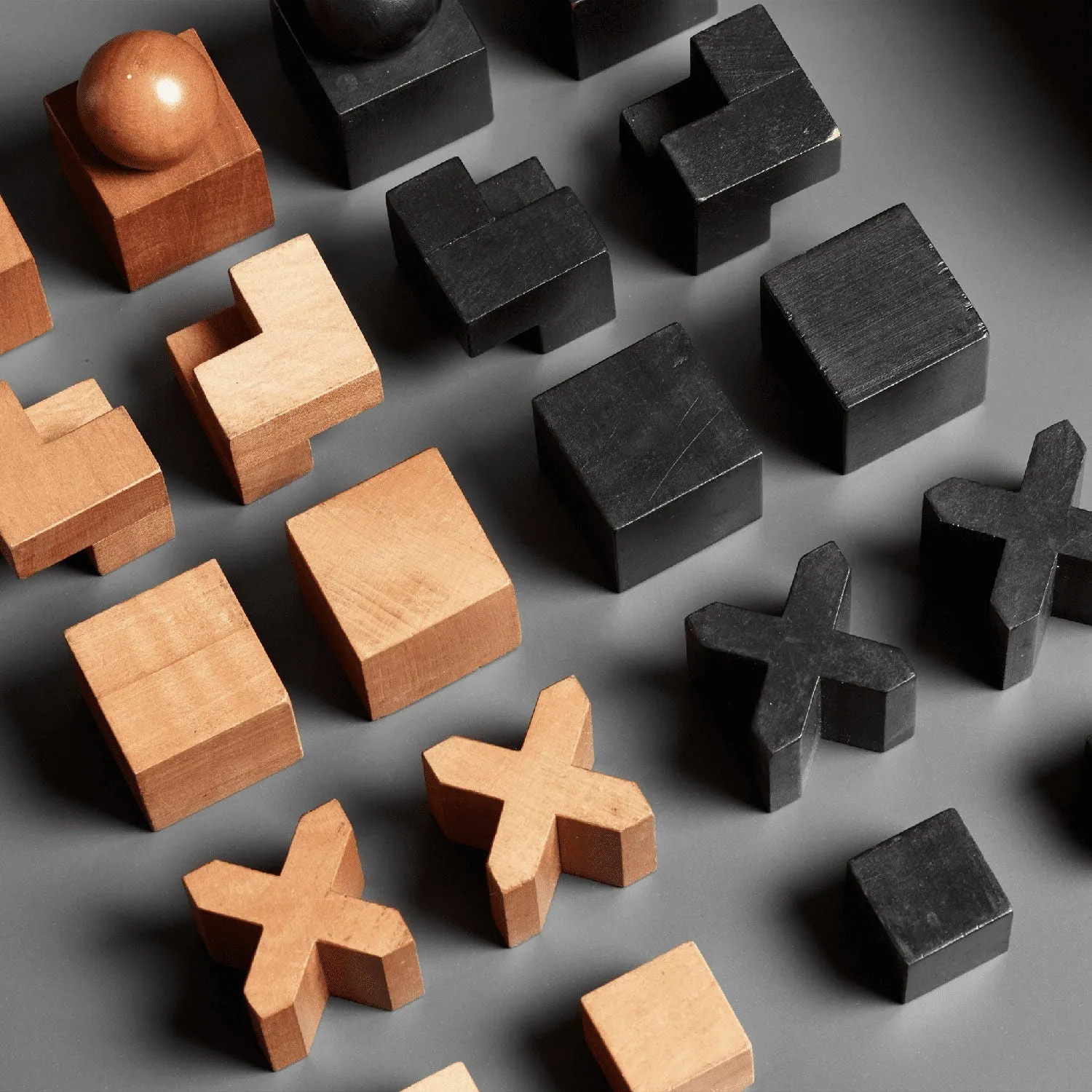 naef | bauhaus chess set   board